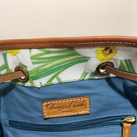 Dooney & Bourke Like New Leather White Purse with Drawstring and Flowers - Picture 8 of 12